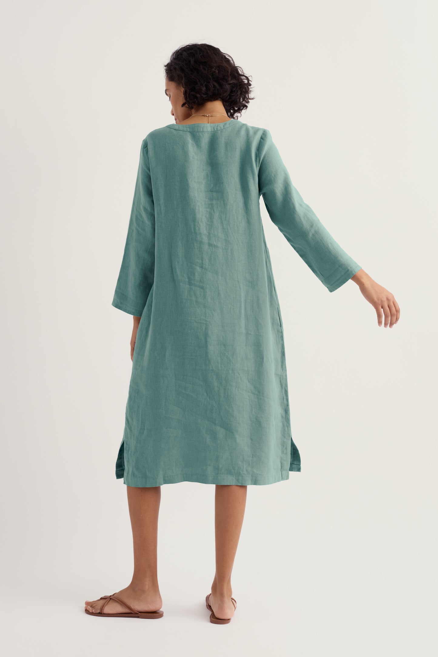 Abito dritto in lino Dew Drop con scollo a V  